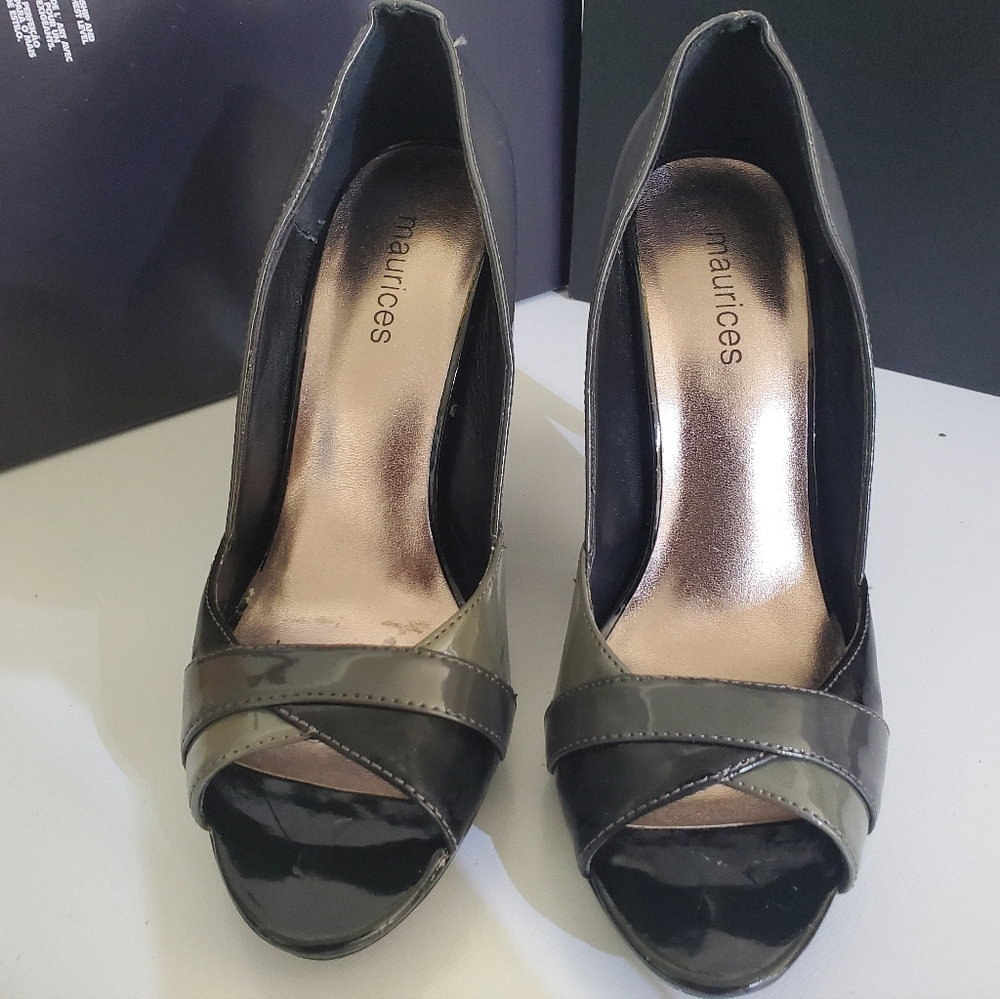 Black/Gray Heels - Picture 4 of 5